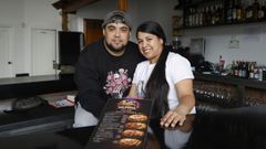 Vinicio Bracho y Mildred Portillo abrieron Club Milanesa en Ourense