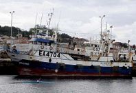 El �R�o Huelva Uno� faenaba en �frica y ahora est� atracado en el puerto de Mar�n.