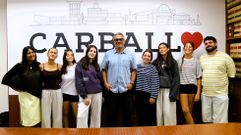 Alumnas e docentes, reunidas co rexedor, Daniel P�rez, para unha entrevista