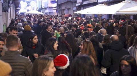 Vista de la calle Magdalena en la tarde del pasado 24 de diciembre, con multitud de personas celebrando la Nochebuena.