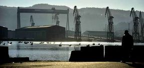 El astillero de Fene -en la foto- fue el primero en quedarse sin ocupaci�n, aunque en estos momentos tambi�n el de Ferrol carece de pedidos para fabricar buques.