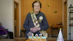 Aurora Paz cumpli� 102 a�os el 3 de enero y, tras celebrarlo con la familia, la residencia Hermanos Prieto de O Carballi�o, donde vive, la agasaj� con una tarta.
