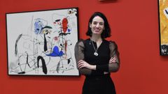 Alba L�pez est� � fronte da galer�a N�boa