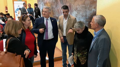 El rector de la Universidad de Oviedo, Santiago Garc�a Granda, en la Escuela Pol�t�cnica de Gij�n, con el director del centro, Juan Carlos Campo, y la alcaldesa, Ana Gonz�lez 