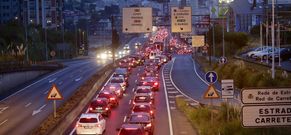 La colisi�n m�ltiple registrada anoche en el puente, colaps� la salida de la ciudad. 