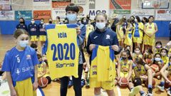 Ana Pont�n asiste a un entrenamiento del CB Sarria de baloncesto