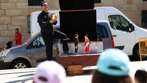 Espect�culo de Fantoches Baj en la Porta do Sol de Ribeira por las fiestas de verano.