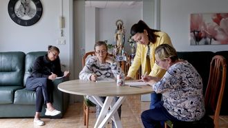 Algunas de las mujeres de este refugio durante una de las actividades socioculturales.