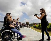 La asociaci�n Integro dio vida ayer a una cadena humana en la Plaza do Pend�n, Cabana. 