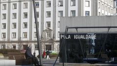 Al fondo de la imagen, el centro de salud Fontenla Maristany de Ferrol