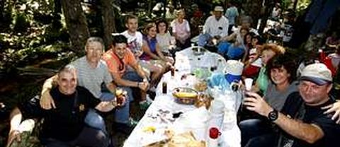 Con todo tipo de viandas, fueron muchos los que se acercaron a comer al San Vitoiro