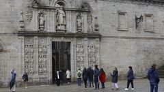 Aunque en los primeros d�as se vieron colas en la puerta santa, la restricciones de la pandemia hacen que este sea un momento inmejorable para que los compostelanos visiten la Catedral y obtengan el jubileo