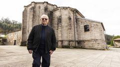 LOS 91 AOS DE MANUEL MALLO MALLO. Posa, esta semana, en la imponente iglesia de Soandres, a la que lleg en 1979. Tambin se encarga de las parroquias vecinas de Erboedo y Coiro.