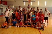 Participantes e invitados posaron ayer para la foto de familia.