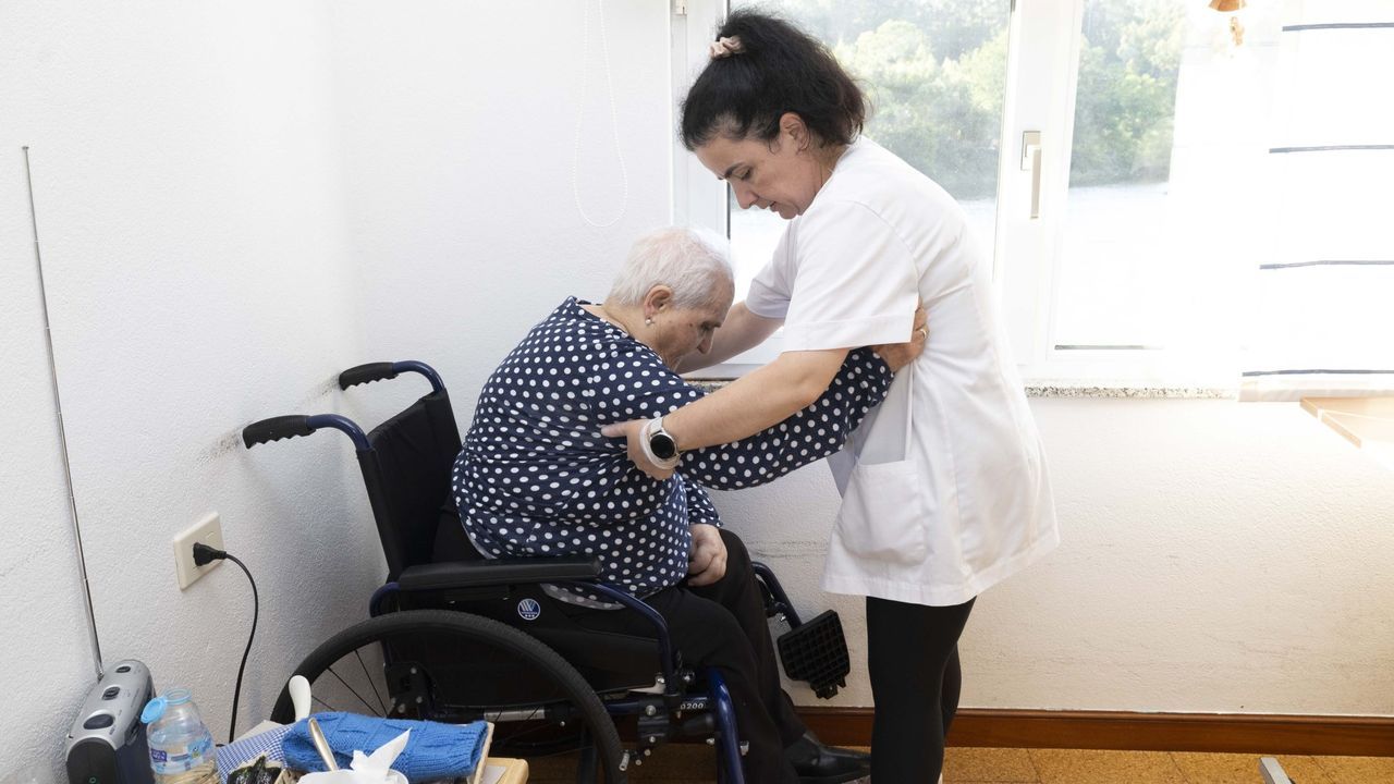 Las 200 trabajadoras del Servicio de Axuda no Fogar no cobrarán el salario de septiembre
