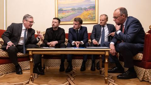 Starmer, Zelenski, Macron, Tusk y Merz reunidos en Kiev.