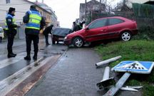 El coche que se dio a la fuga choc� con el Citro�n.