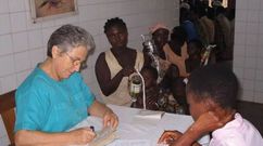 Julia Aguiar, misionera ourensana que dirige un hospital en Ben�n