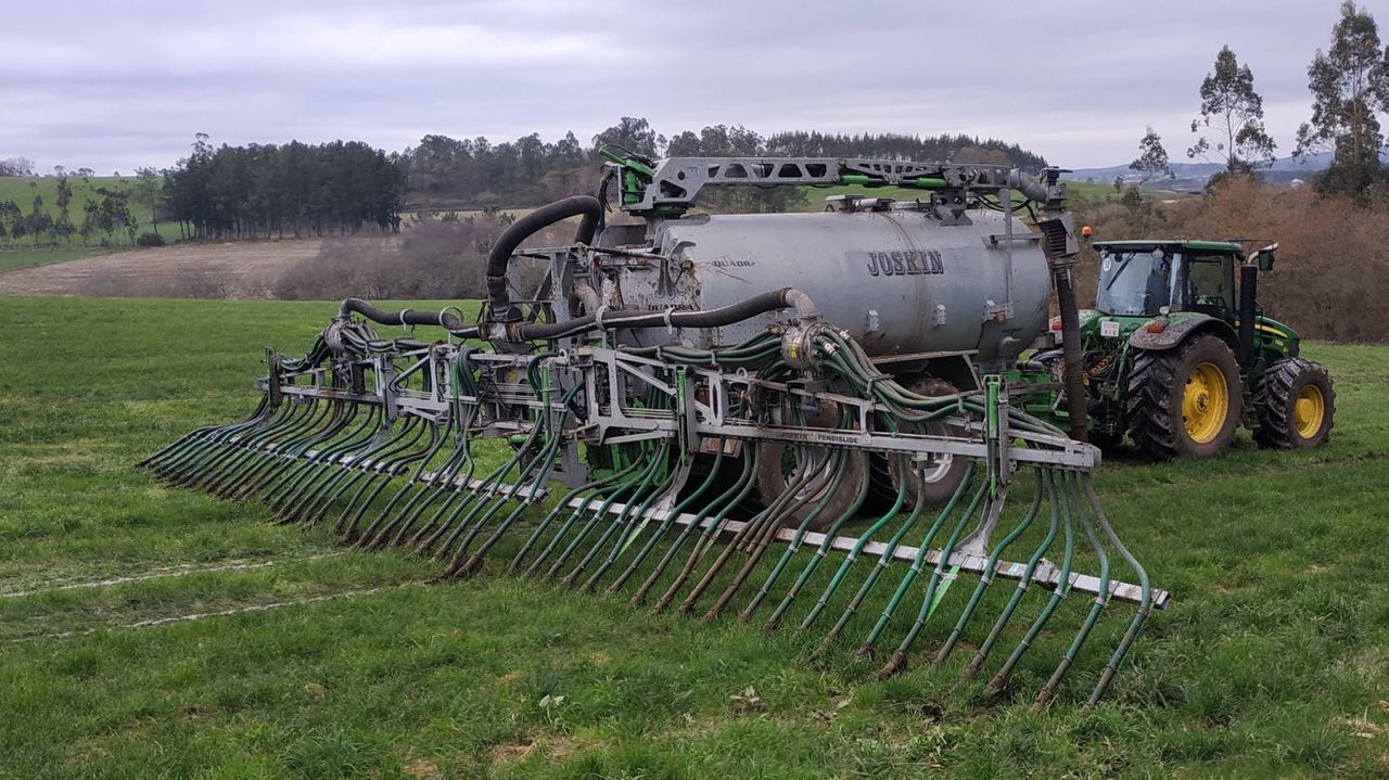 Ayudas para las balsas y autorizar el plato invertido: así podría Galicia mejorar el uso del purín