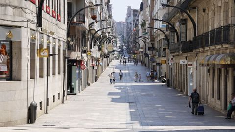 La calle Príncipe de Vigo casi desierta en plena ola de calor