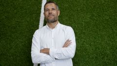 Roberto V�zquez Alvite, posando en la sede de la Real Federaci�n Galega de F�tbol.