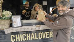 Un puesto de la empresa Chichalovers, este s�bado en la Marina