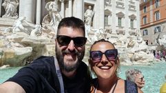 Hugo, con su vecina de Portonovo Asun, que se enter� del robo, estaba de vacaciones en Roma y enseguida le llam� para quedar y que se olvidase del percance.