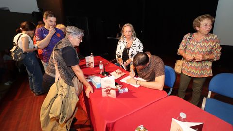 PRESENTACION DEL LIBRO DAS PIONEIRAS AS PRIMEIRAS FEDERADAS DE ANTON RODRIGUEZ GALLARDO EN LA CASA DE CULTURA