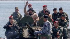 La presidencia difundi� fotos de Maduro en las que llam� las maniobras mas importantes en 200 a�os