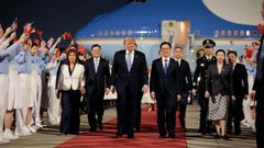 Trump fue recibido por el vicepresidente Han Zheng a su llegada al aeropuerto de Pek�n.
