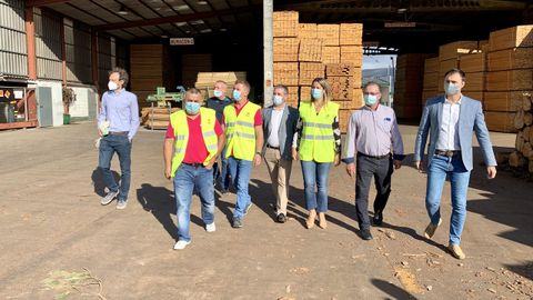 Visita al aserradero Hijos de Ram�n Rubal, en Alfoz, donde se prepara el tablero de madera aut�ctona para levantar el edificio Impulso Verde de Lugo