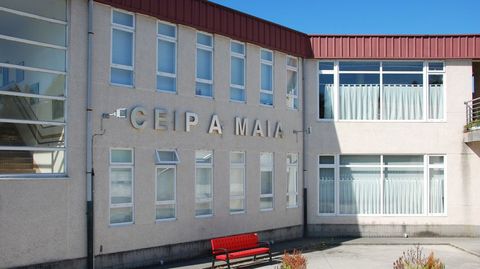 El colegio A Ma�a, con m�s de 470 alumnos, fue construido en el a�o 1991