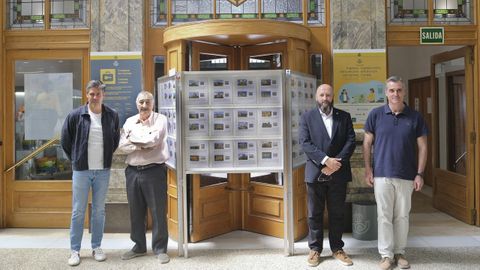 Directivos de la Sociedad Filat�lica de A Coru�a y de Correos inauguraron en la sede principal de la Marina la d�cima muestra �Sello a sello�, una iniciativa que ya copian en otras ciudades. 