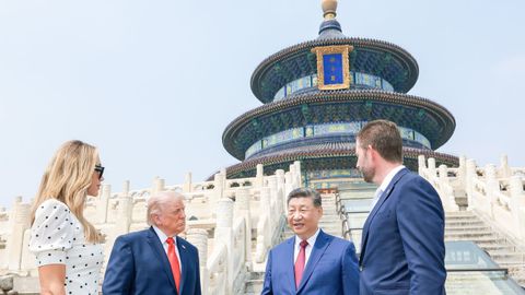 Xi acompa�� a Trump y al hijo de este, Eric, y a su nuera durante la visita al Templo del Cielo.