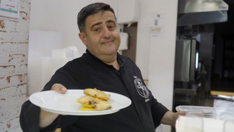 Cocinero del Restaurante Alalim�n en Vigo, Santiago Alonso.