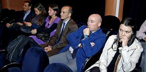 Representantes de varias de las funerarias cuyos proyectos quedan paralizados asistieron al pleno.