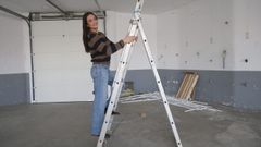 In�s Santiago en lo que ser� el segundo local de Artesa, en el barrio de O Alto, en Nar�n.