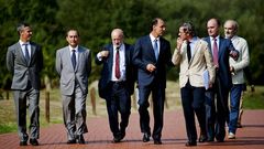 (De i a d) el director general de Cultura del gobierno de Cantabria, Joaquin Solanas; el consejero de Cultura del gobierno de Cantabria, Miguel Angel Serna; el director general de Bellas Artes del Ministero, Javier Prieto de Pedro; el presidente de Cantabria, Ignacio Diego; el secretario de Estado de Cultura, Jose Maria Lassalle; el director del Museo de Arqueologia nacional, Andres Carretero, y el director del Museo Altamira, Jose Antonio Lasheras, antes de la reuni�n del Patronato de Altamira para decidir el futuro de las visitas guiadas a la cueva rupestre