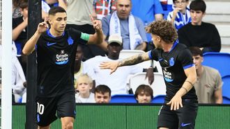 Yeremay celebra con Soriano, otro de los destacados del D�por, su gol de penalti en Anoeta.