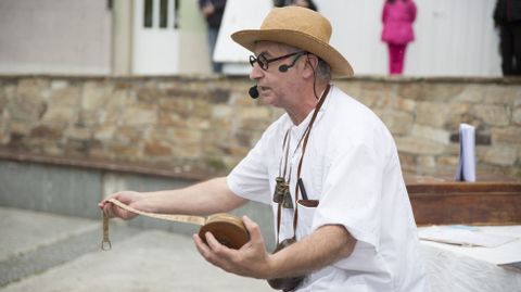 En el 2018 ya se rindi� tributo a Mosqueira Manso en Corme; en la imagen, representaci�n de Lucho Penabade, de Os Quinquill�ns 