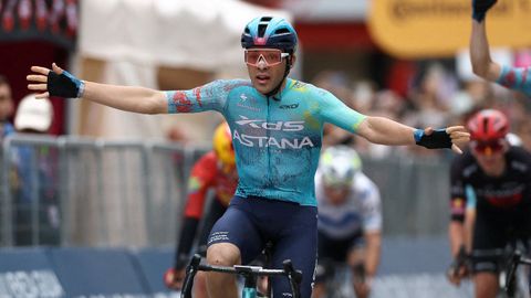 Thomas Silva, entrando en la meta de la segunda etapa del Giro de Italia.