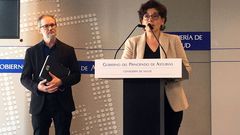 El director general de Salud P�blica, Rafael Cofi�o (i), y la gerente de Servicio de Salud del Principado (Sespa), Concepci�n Saavedra,