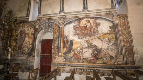 Murales renacentistas en la iglesia de Nogueira Mio, en Chantada (ruta 5)