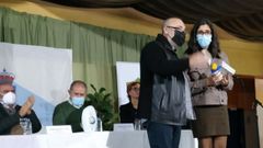 La gala de entrega del Premio de Poes�a Eusebio Lorenzo Baleir�n fue retransmitida este a�o, por primera vez, a trav�s de las redes sociales del Concello de Dodro, que lleva 34 a�os estimulando la producci�n l�rica en gallego y ha distinguido tanto a valores emergentes como a autores consagrados, como este a�o con Inma L�pez. 