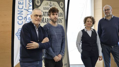 <span lang= gl >En imaxe de arquivo, presentaci�n da homenaxe � canci�n �Catro vellos mari�eiros� que se desenvolver� no Teatro Pastor D�az o pr�ximo 5 de agosto</span>