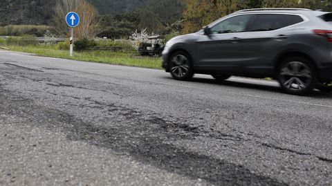 Imagen del mal estado de la N-120 en Quiroga.
