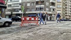 Imagen de algunos de los baches que denuncia el PP