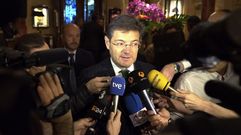 Catal� rectifica entre una tromba de reproches