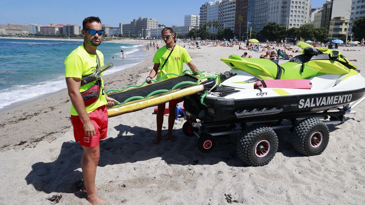 Suben las incidencias en las playas de A Coruña con 17 rescates en mes y medio