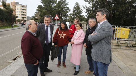 El conselleiro, Romn Rodrguez, visit este viernes el IES Mara Sarmiento acompaado, entre otros, por miembros del equipo directivo, adems de por el delegado de la Xunta en Lugo, Javier Arias, y la delegada territorial de Educacin, la viveirense Sagrario Snchez Ramil